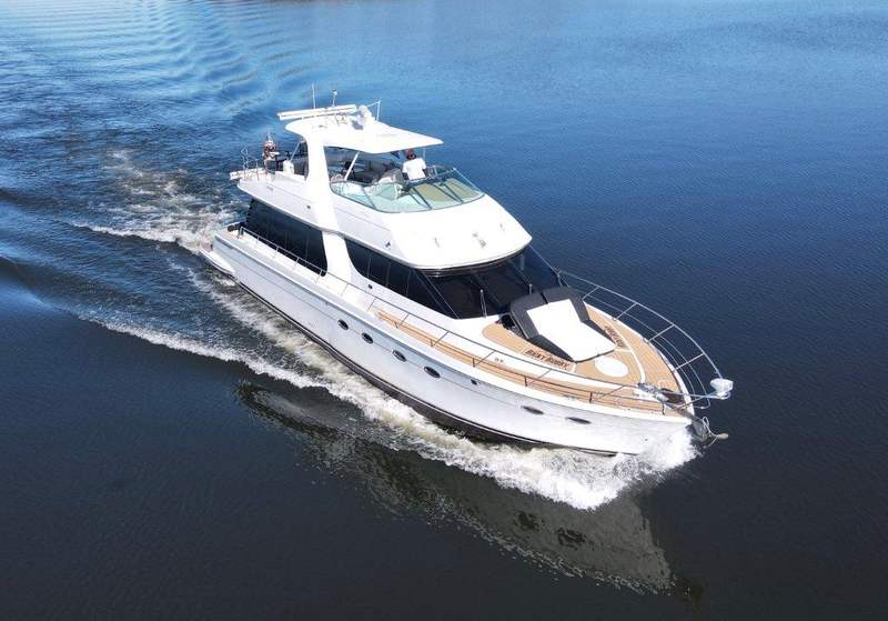 2002 Carver 570 Voyager