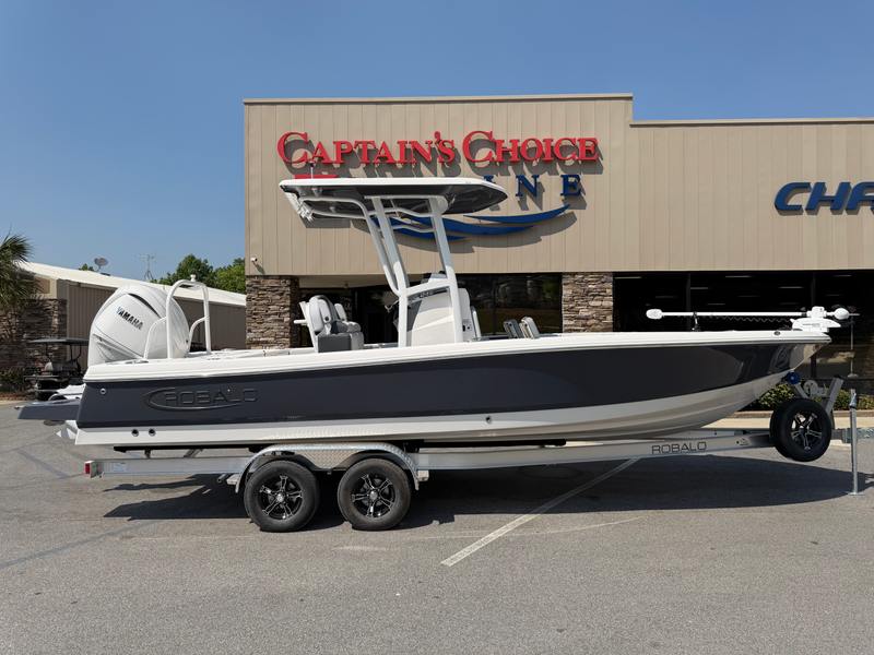 2026 Robalo 246 Cayman