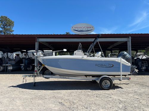 2022 Robalo 180 CC