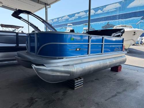 2025 Suntracker Party Barge 16 DLX