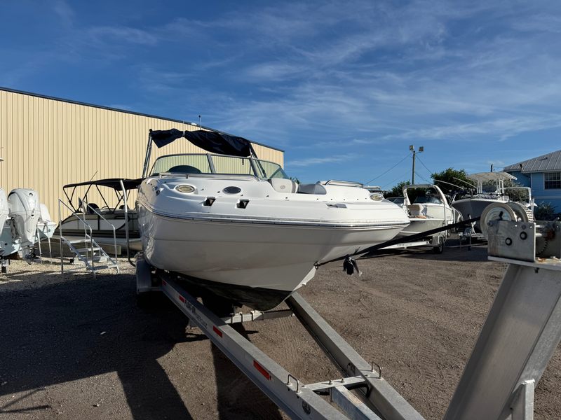 2019 Hurricane Sundeck 2400