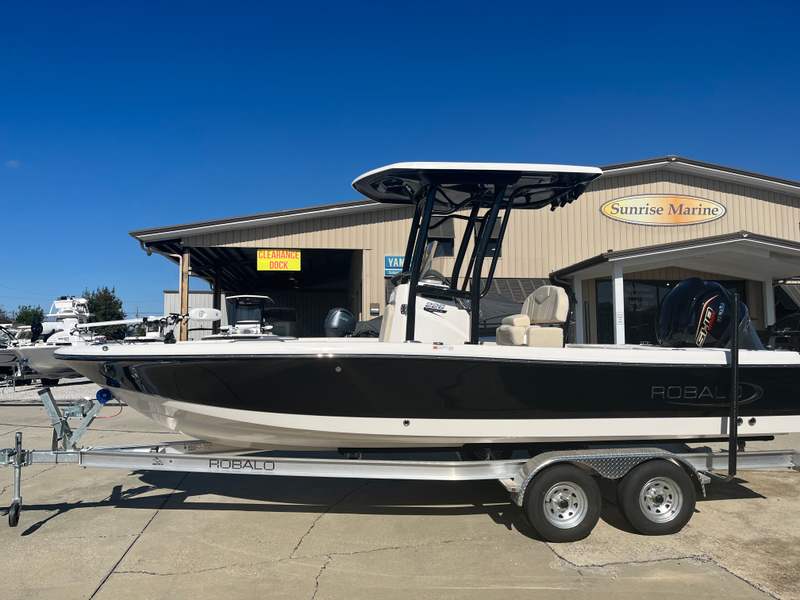 2026 Robalo 226 Cayman