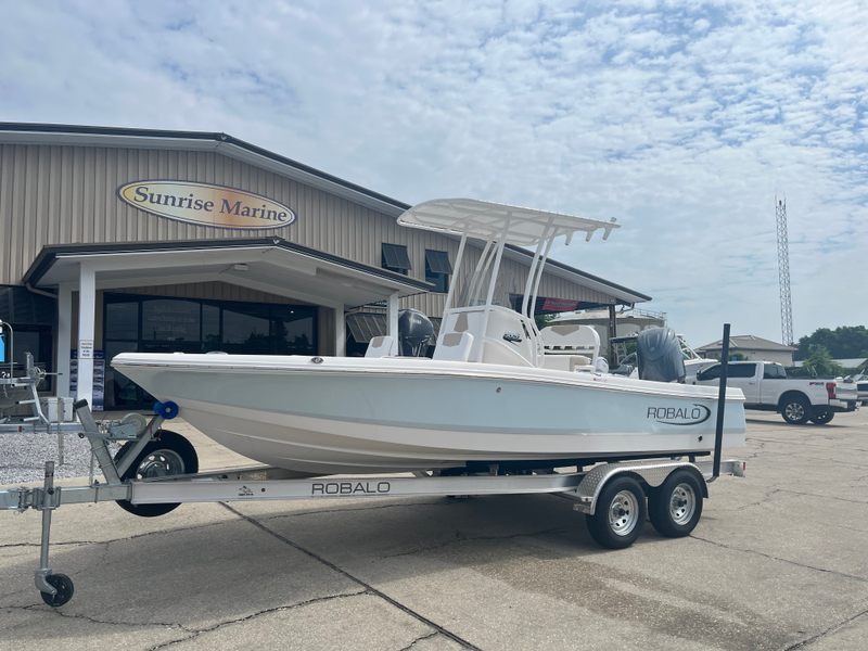 2026 Robalo 206 Cayman