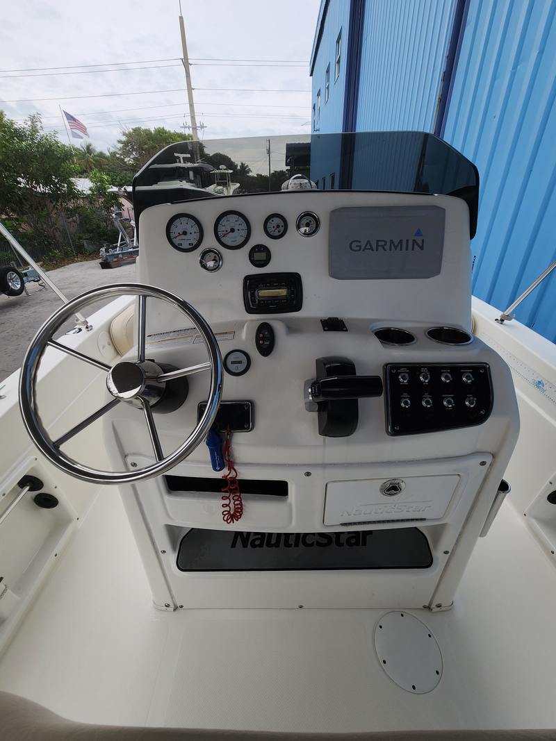 2018 Nauticstar 211 Angler