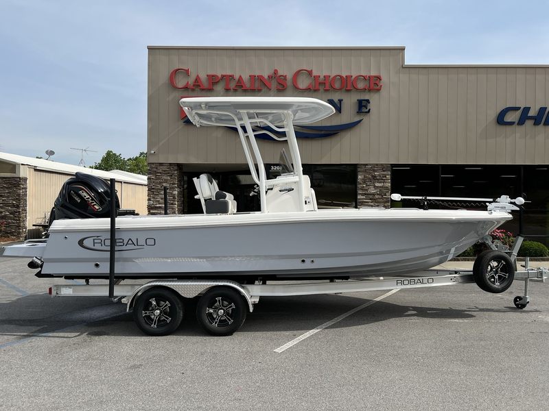 2025 Robalo 226 Cayman