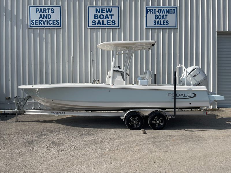 2025 Robalo 246 Cayman