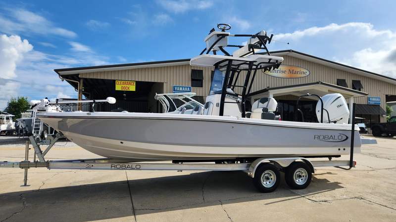 2025 Robalo 246 Cayman SD