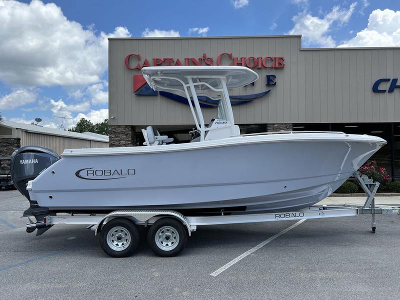 2025 Robalo 230 CC